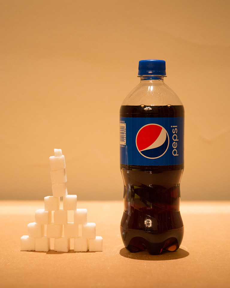 В банке колы сахара. Пепси сахар. Сахар в пепси и Коле. Количество сахара в Коле и пепси. Pepsi сахар.